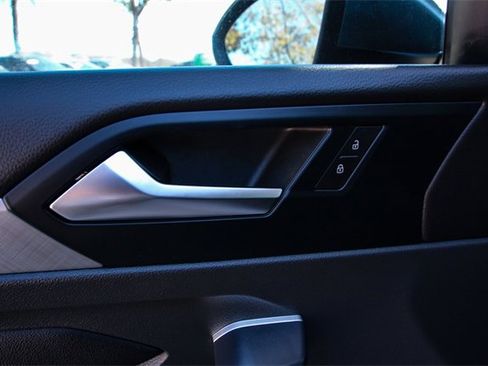 Used 2024 Volkswagen Jetta SE image 14