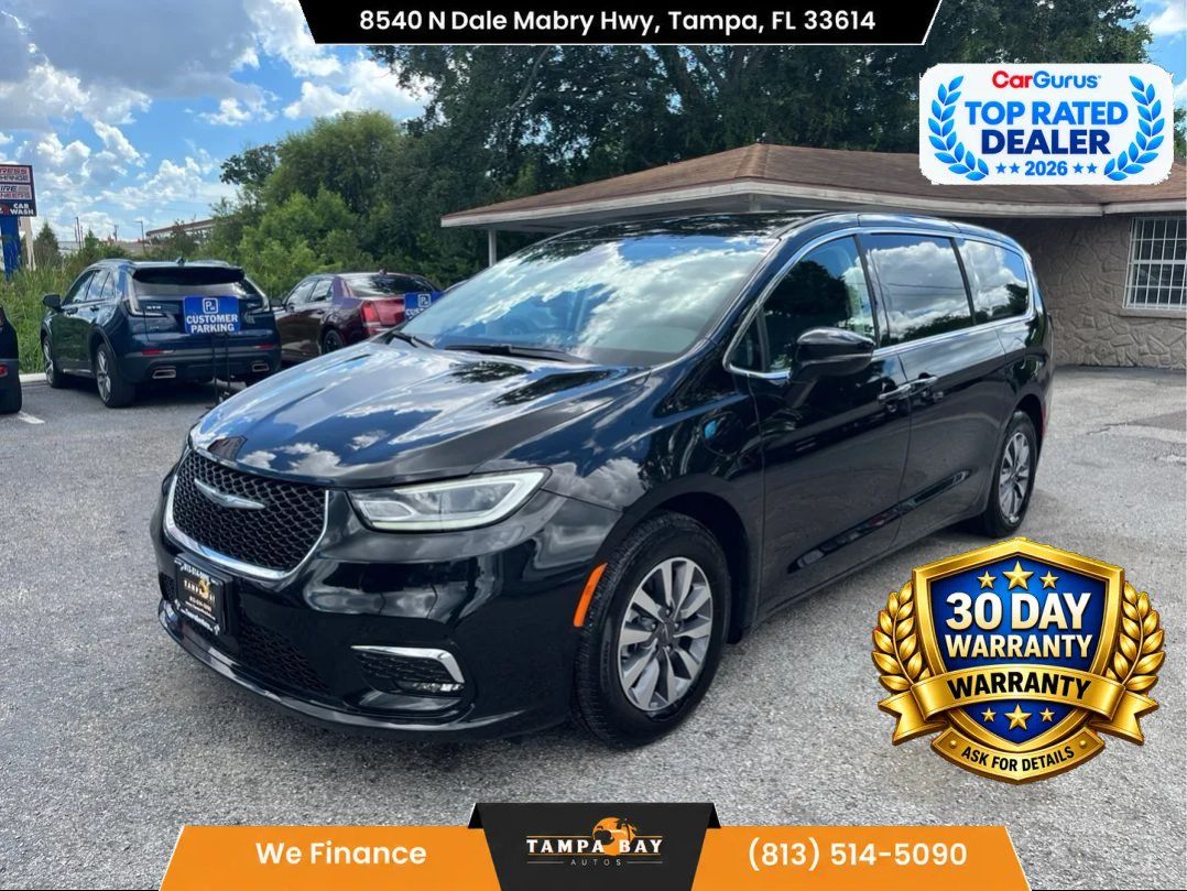 Used 2024 Chrysler Pacifica Limited FWD image 1
