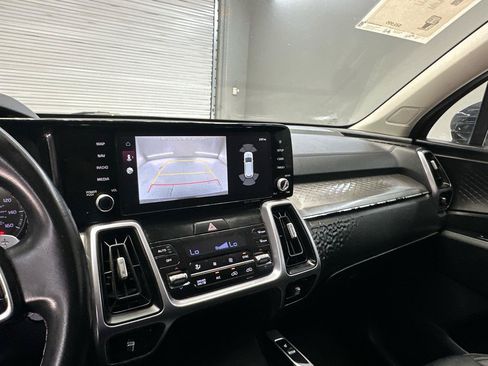 Used 2024 Kia Sorento EX AWD/4WD image 23