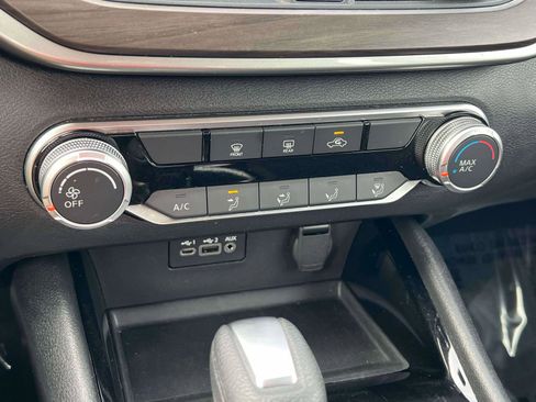 Used 2024 Nissan Altima 2.5 SV FWD image 11