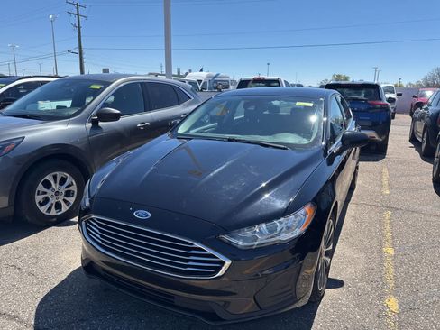 Used 2020 Ford Fusion SE image 3