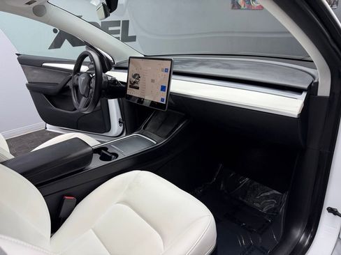 Used 2022 Tesla Model Y Long Range AWD/4WD image 51