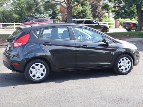 Used 2013 Ford Fiesta SE FWD image 4