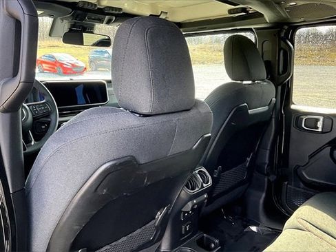 Used 2025 Jeep Wrangler Unlimited Rubicon image 36