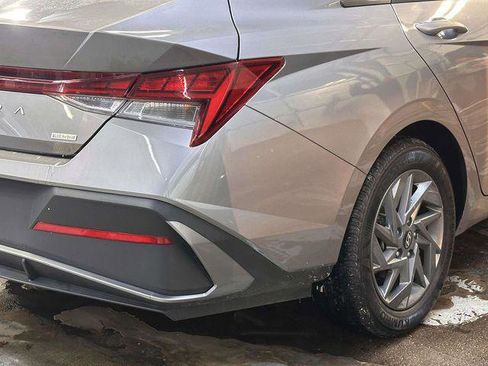 Certified 2024 Hyundai Elantra Blue image 9