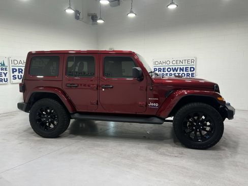 Used 2022 Jeep Wrangler Unlimited Sahara w/ Cold Weather Group AWD/4WD image 9