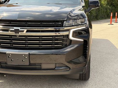 Used 2022 Chevrolet Suburban RST w/ Luxury Package AWD/4WD image 9