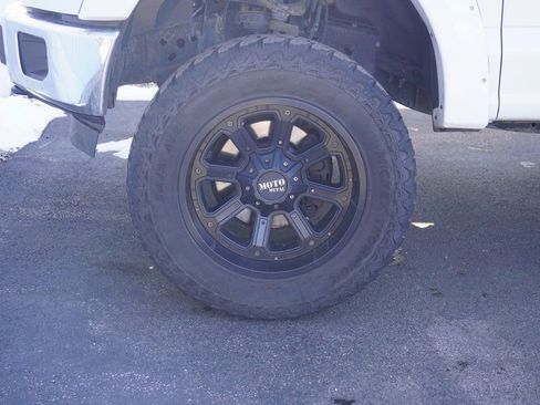 Used 2015 Ford F150 XLT image 6