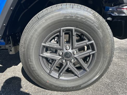 New 2025 Jeep Gladiator Sport image 10