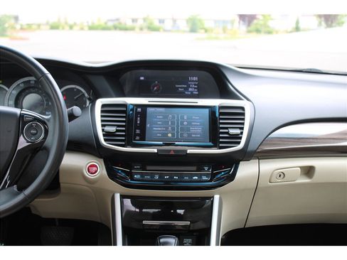 Used 2017 Honda Accord EX-L image 28