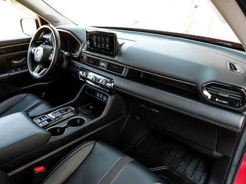 Used 2023 Honda Pilot Touring image 15