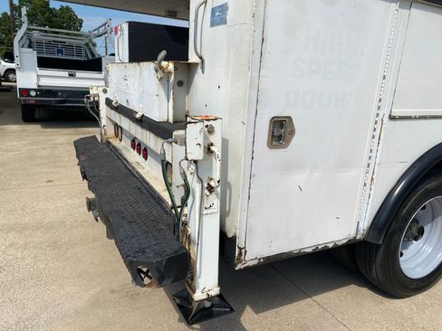 Used 2017 Ford F550 2WD Regular Cab Super Duty image 19