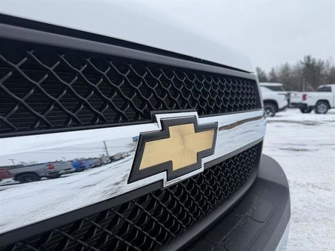 Used 2024 Chevrolet Express 2500 w/ Driver Convenience Package image 7