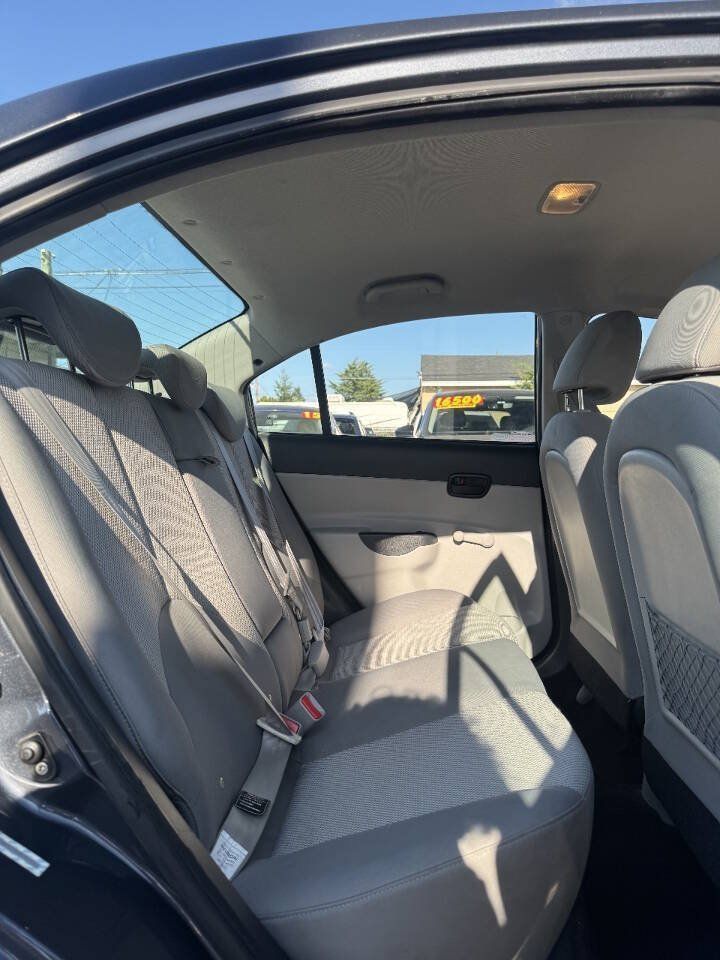 Used 2011 Hyundai Accent GLS FWD image 11