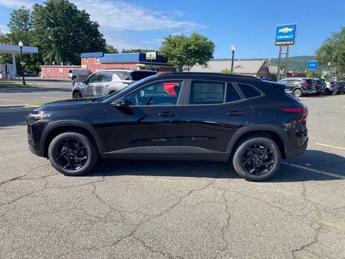 New 2026 Chevrolet Trax LT w/ Sunroof Package FWD image 4
