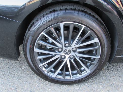Used 2025 Lexus ES 300h w/ Premium Package FWD image 33