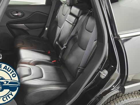 Used 2019 Jeep Cherokee Limited w/ Trailer Tow Group image 29