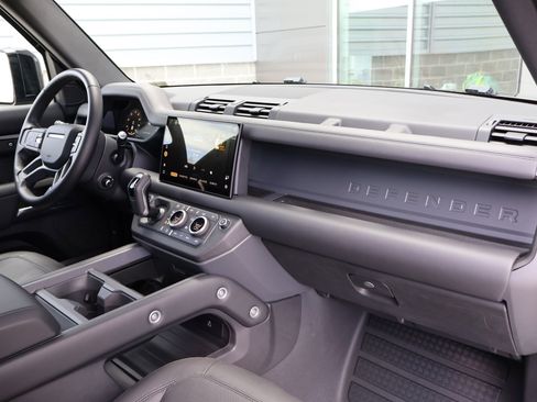 Certified 2025 Land Rover Defender 110 S AWD/4WD image 29