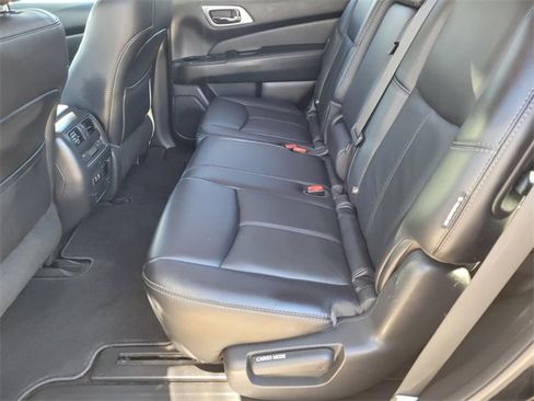 Used 2019 Nissan Pathfinder SL image 18