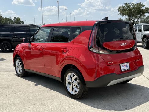 Used 2024 Kia Soul LX w/ Option Group 015 FWD image 7