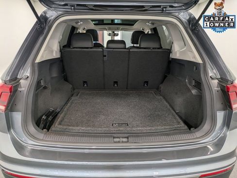 Used 2021 Volkswagen Tiguan SE w/ Panoramic Sunroof Package image 26