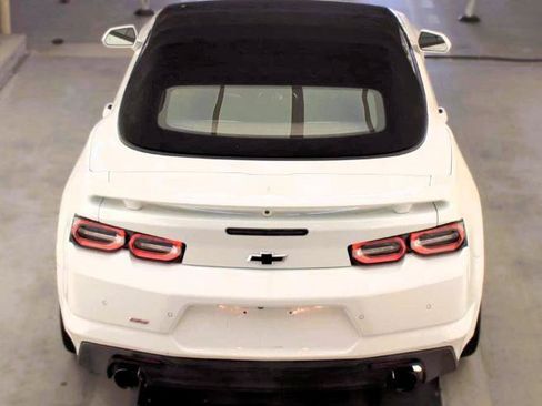 Used 2020 Chevrolet Camaro SS RWD image 3