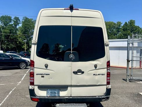 Used 2014 Mercedes-Benz Sprinter 2500 image 4