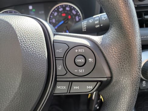 Used 2022 Toyota RAV4 LE AWD/4WD image 29