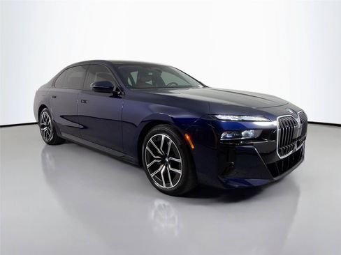 Used 2024 BMW 740i w/ Executive Package RWD image 4