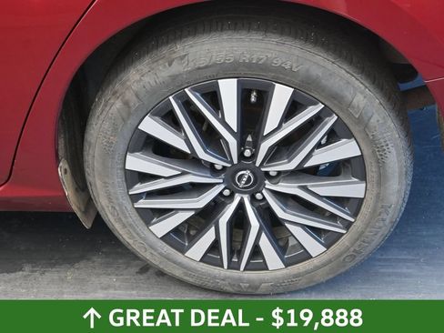 Used 2025 Nissan Altima 2.5 SV FWD image 13