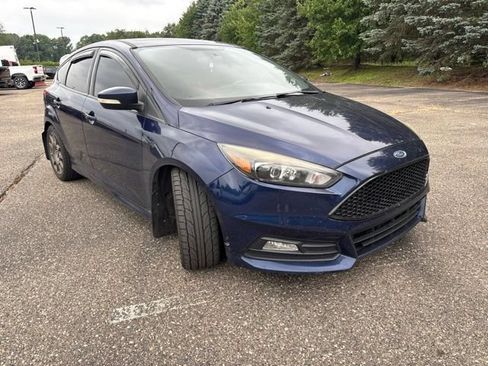Used 2017 Ford Focus ST w/ Equipment Group 401A FWD image 2