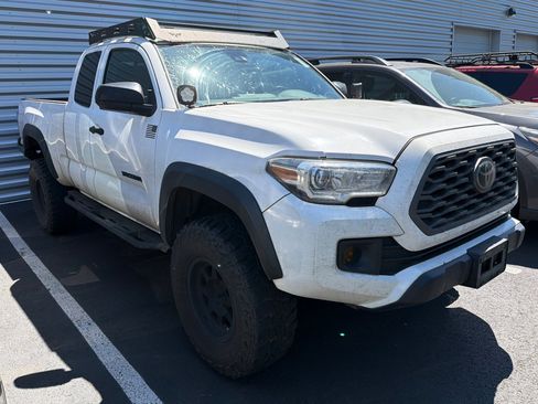 Used 2019 Toyota Tacoma SR w/ SX Package AWD/4WD image 2
