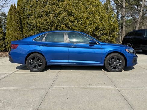 Certified 2024 Volkswagen Jetta SE FWD image 7