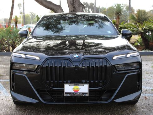 Used 2023 BMW 760i xDrive image 9