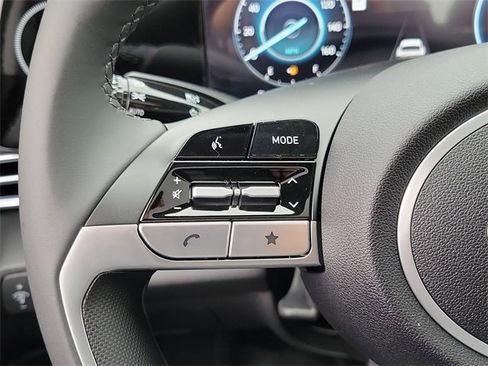 New 2025 Hyundai Elantra Limited image 5