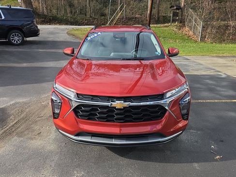 Used 2024 Chevrolet Trax LT w/ Driver Confidence Package image 3