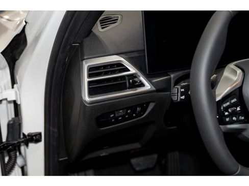 New 2025 BMW 330i xDrive Sedan w/ Convenience Package image 54