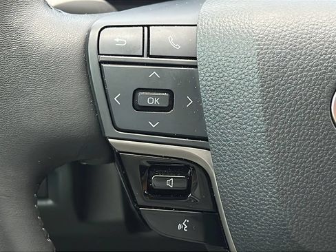 Used 2025 Toyota Camry LE w/ Convenience Package FWD image 18