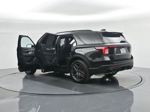 Used 2025 Ford Explorer ST image 40