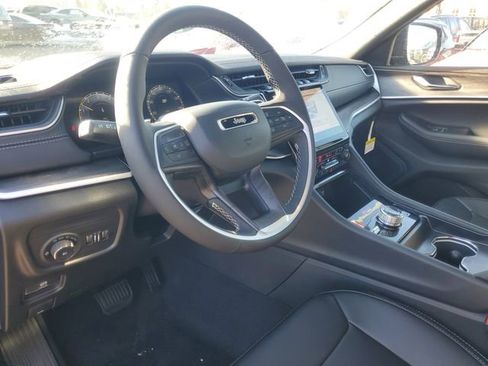New 2025 Jeep Grand Cherokee Limited image 11