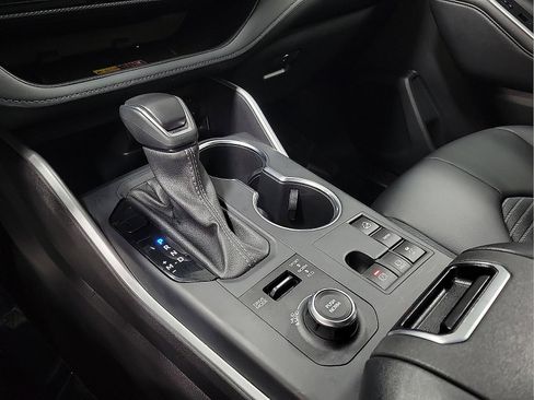 Certified 2025 Toyota Highlander XSE AWD/4WD image 17