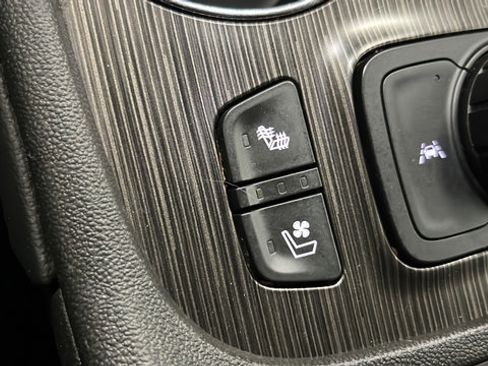 Used 2023 GMC Acadia SLT w/ GMC Pro Grade Package AWD/4WD image 31
