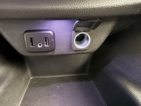 Used 2021 Chevrolet Traverse LT image 23