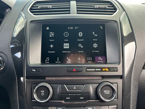 Used 2018 Ford Explorer XLT w/ Equipment Group 202A FWD image 25