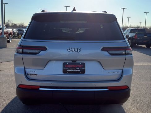 Used 2024 Jeep Grand Cherokee L Limited AWD/4WD image 7