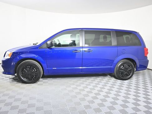 Used 2019 Dodge Grand Caravan SE w/ UConnect Hands-Free Group image 2