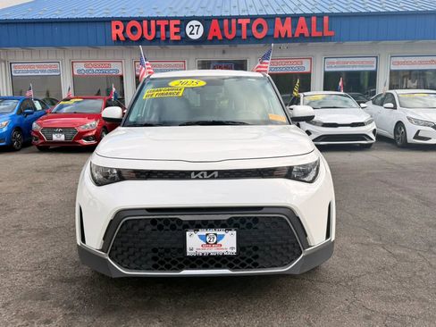 Used 2025 Kia Soul LX w/ LX Technology Package FWD image 3