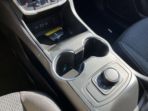 Used 2024 GMC Terrain SLE image 21