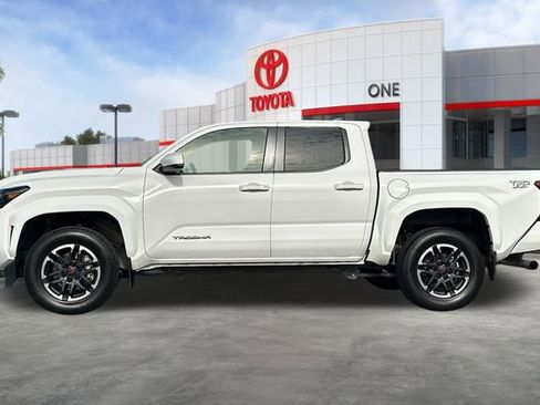 Used 2024 Toyota Tacoma TRD Sport image 8