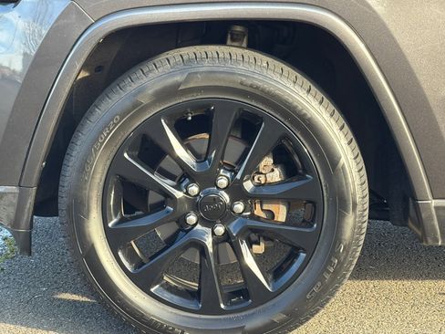 Used 2020 Jeep Grand Cherokee Altitude image 26